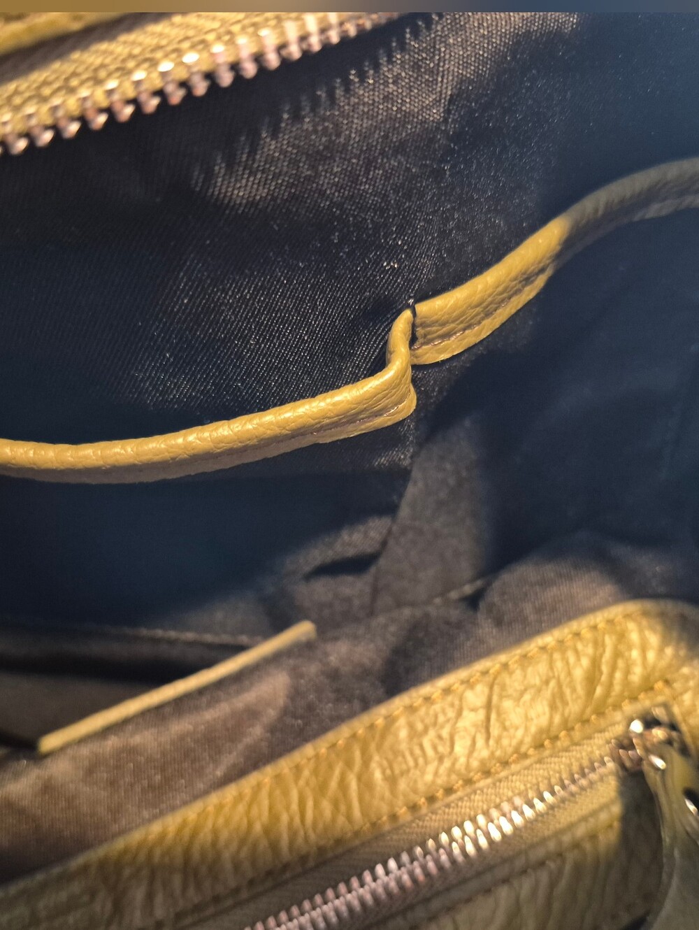 Ío Pelle Italia Olive Green Pebbled Leather Skull Embossed Shoulder Bag - Picture 7 of 9